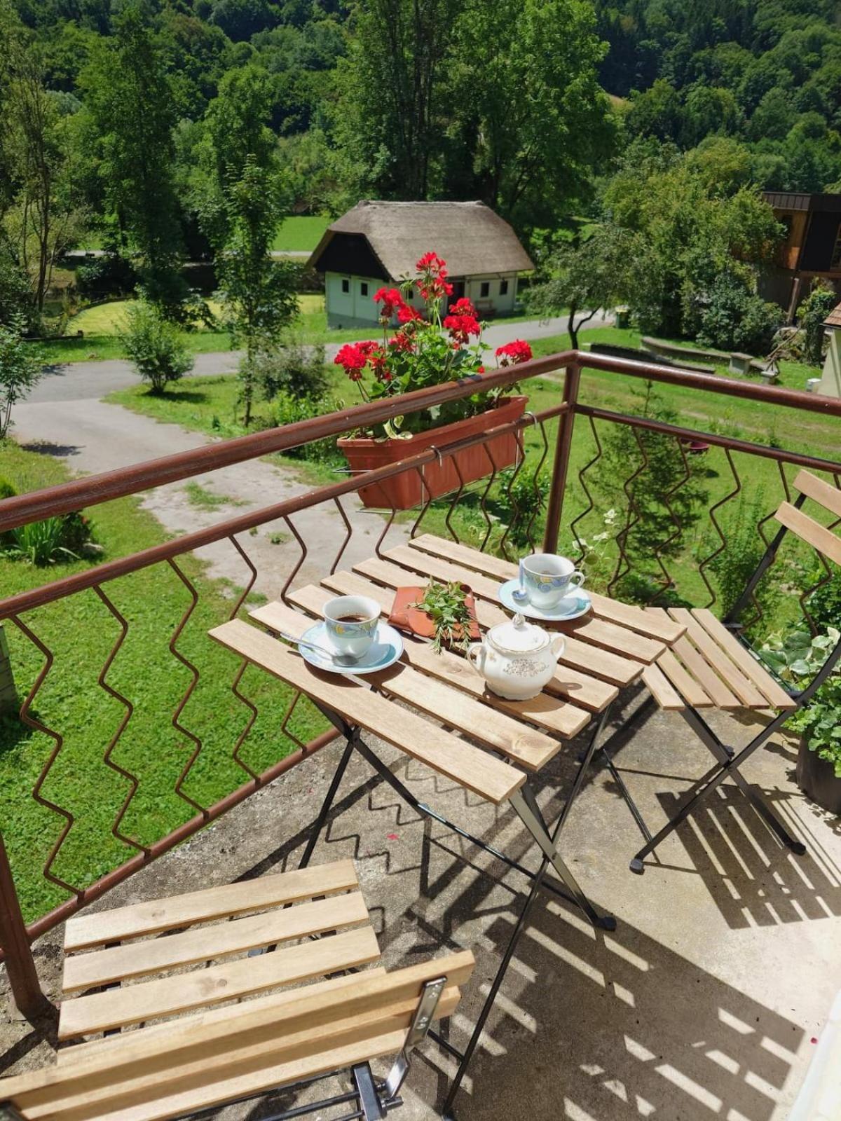 Ferienwohnung Art House Tufi Bistrica ob Sotli Exterior foto
